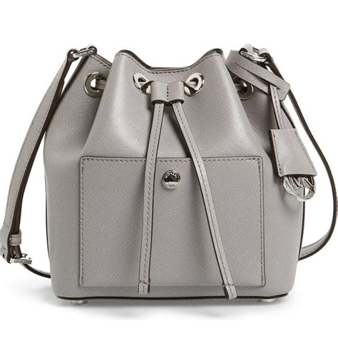 michael kors greenwich 30s6sgrm20 blk/wht md bucket bag leather|Greenwich Medium Logo Shoulder Bag .